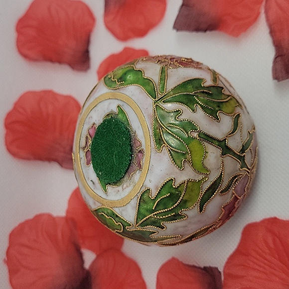 Cloisonne Pink Roses with gold tone trim paper weight - Picture 3 of 4